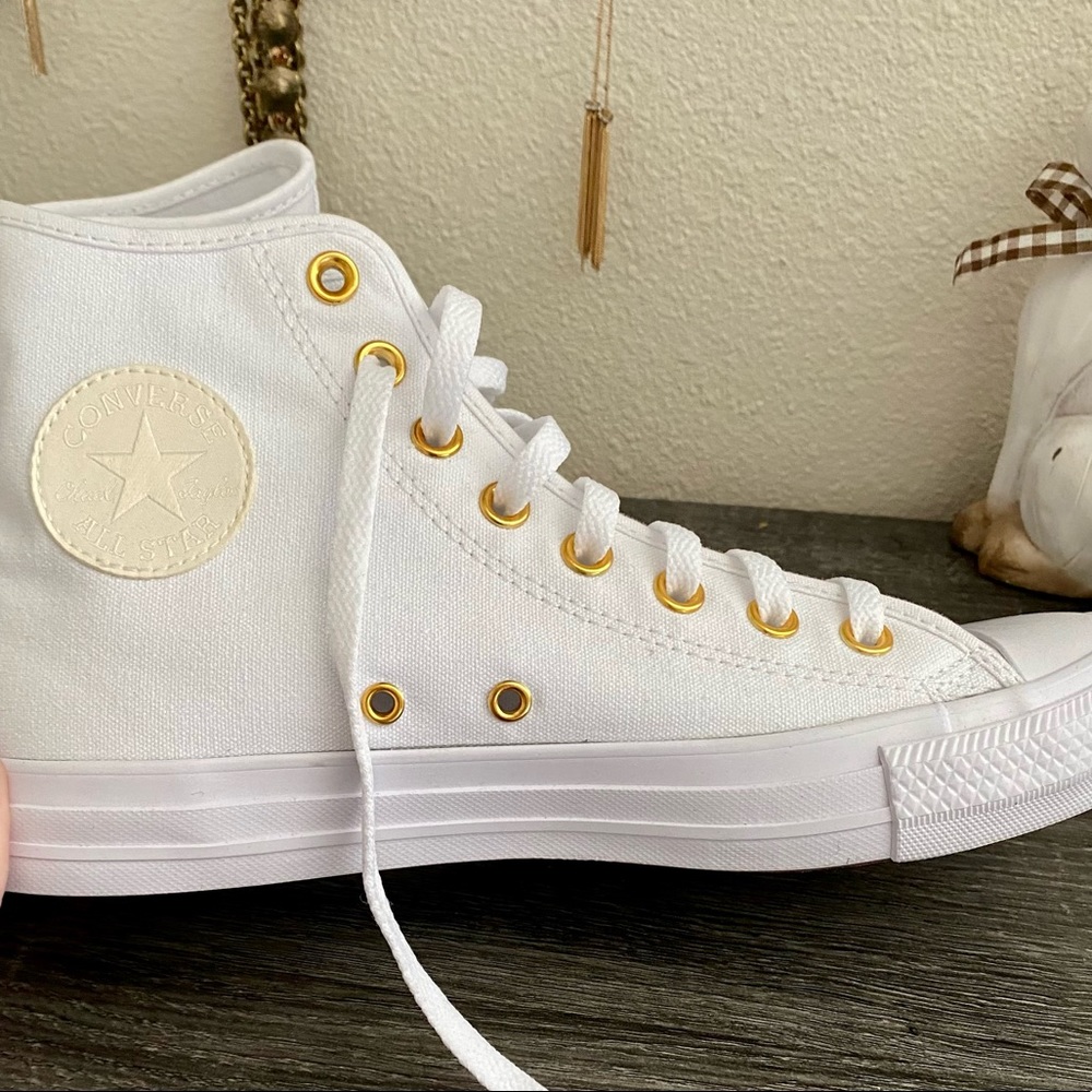 Gently Used - Converse All-Star High Tops - Size 9.5 - Picture 2 of 16